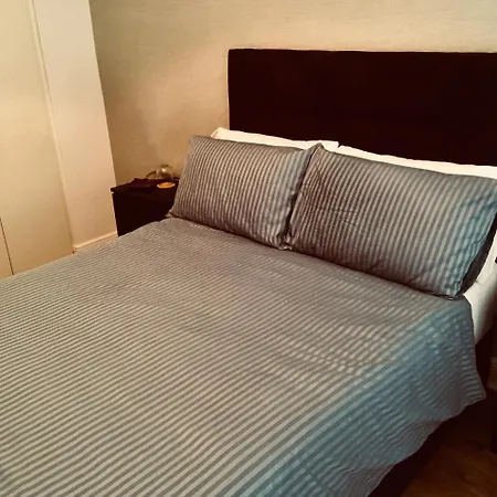Bed & Breakfast Deluxe Double In Modern Close To Rds & Centre *