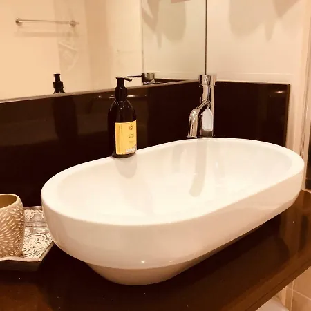 Deluxe Double In Modern Close To Rds & Centre Bed & Breakfast *