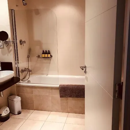Deluxe Double In Modern Close To Rds & Centre Dublin