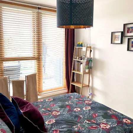Bed & Breakfast Deluxe Double In Modern Close To Rds & Centre *